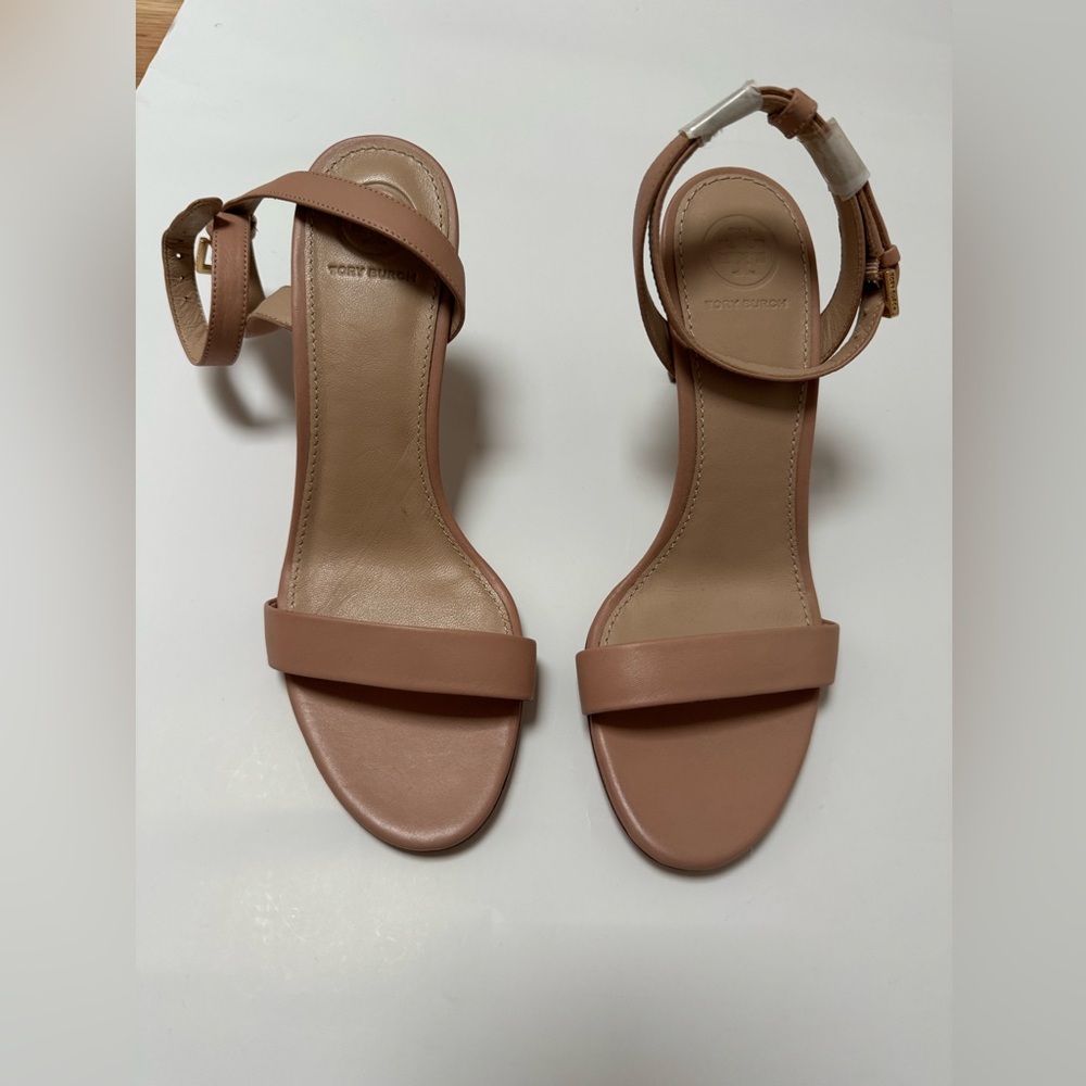 TORY BURCH ELANA SANDAL Size 7 - brand new